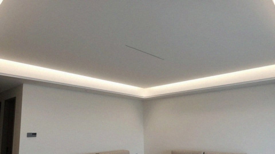 Jak łączyć kolory sufitu z oświetleniem LED?