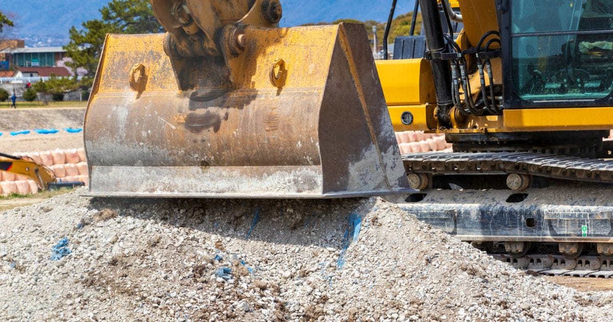 Uprawnienia UDT, SEP i maszyny budowlane. Jak zdobyć zawód, który gwarantuje stabilność?