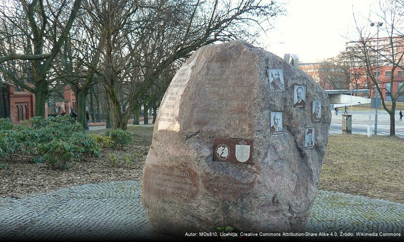 Pomnik stulecia Polskiego Towarzystwa Krajoznawczego w Poznaniu